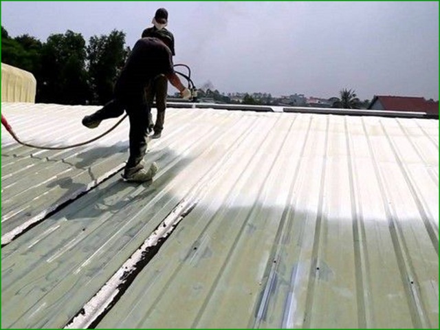 Giá phun foam pu chóng nóng cho mái nhà